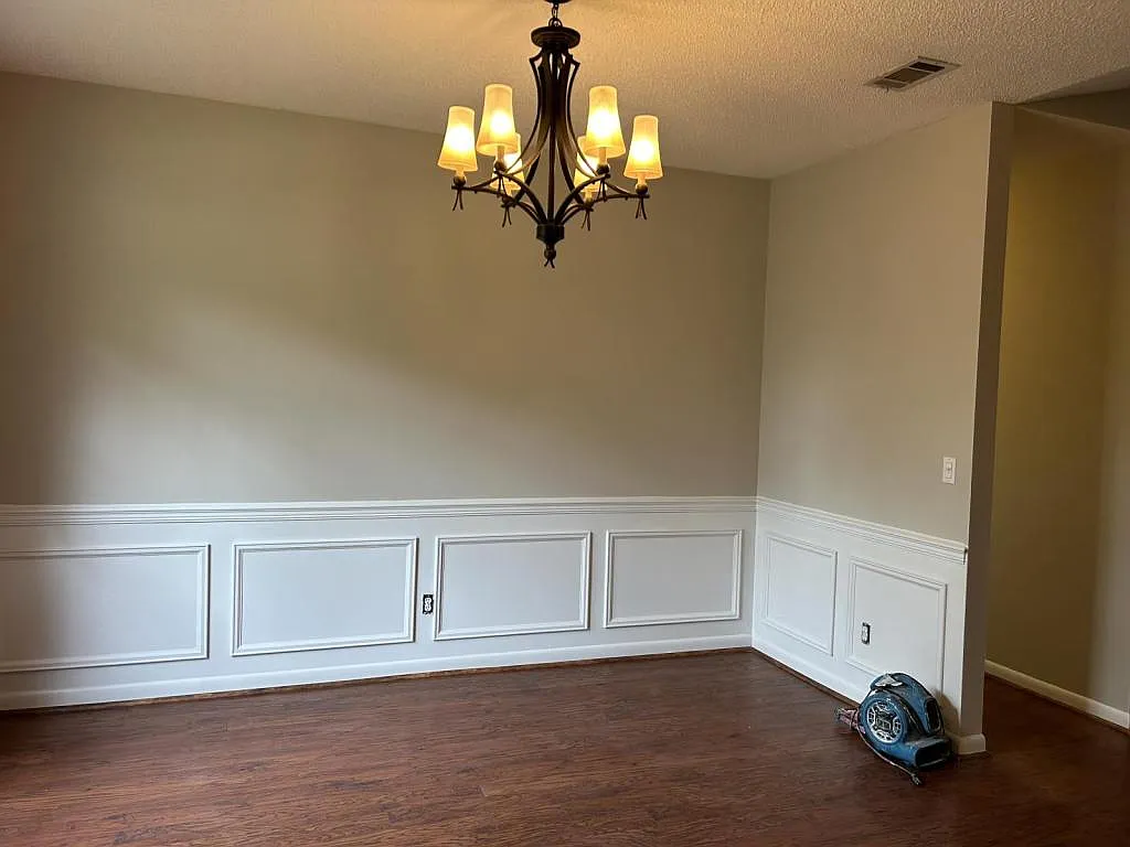 1592 Parkwood Ct — Photo 4