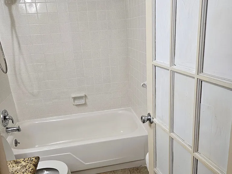 2344 Shelley St #7 — Photo 5