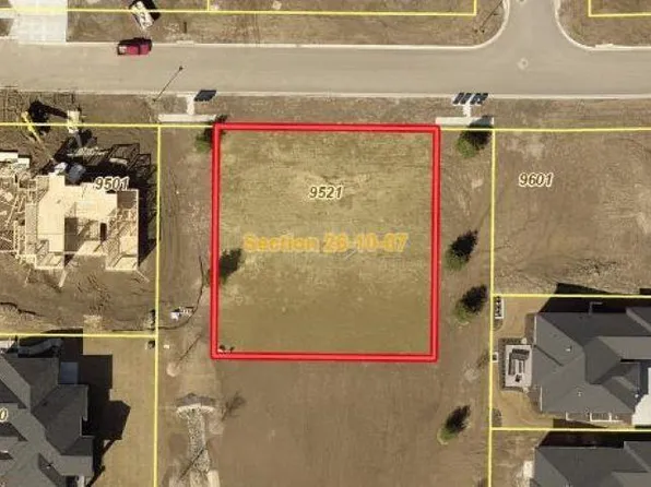 9521 Hillcrest Trl, Lincoln, NE 68520