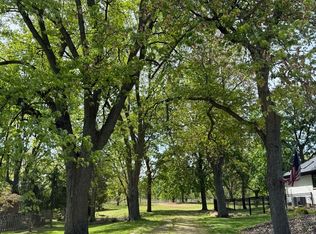 737 Becker Rd, Glenview, IL 60025