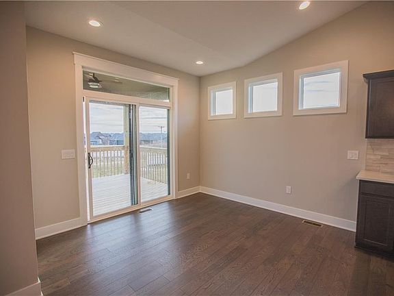 4th image of 611 NE 55th St
