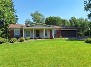 709 Heatherhill Rd, Bloomington, IL 61704