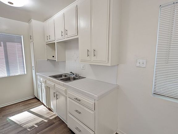 3rd image of 14205 Burbank Blvd APT 4