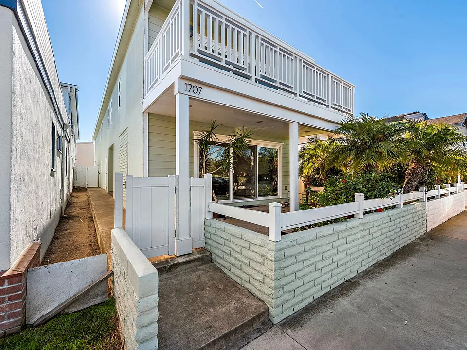 1707 W Balboa Blvd
