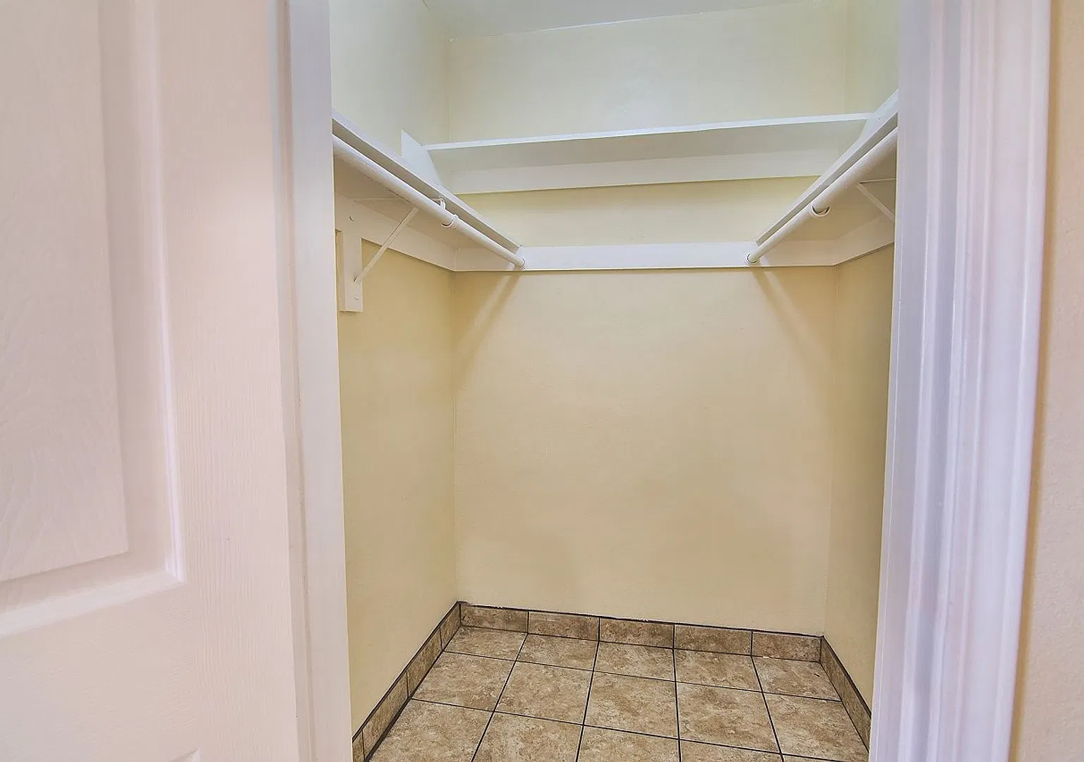 20414 Cohasset St — Photo 3