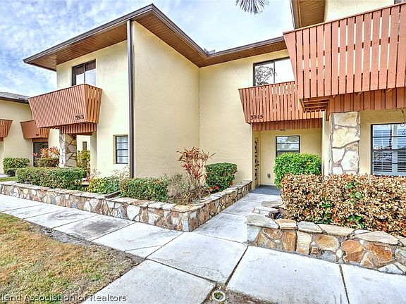 2nd image of 3915 Edgewater Dr