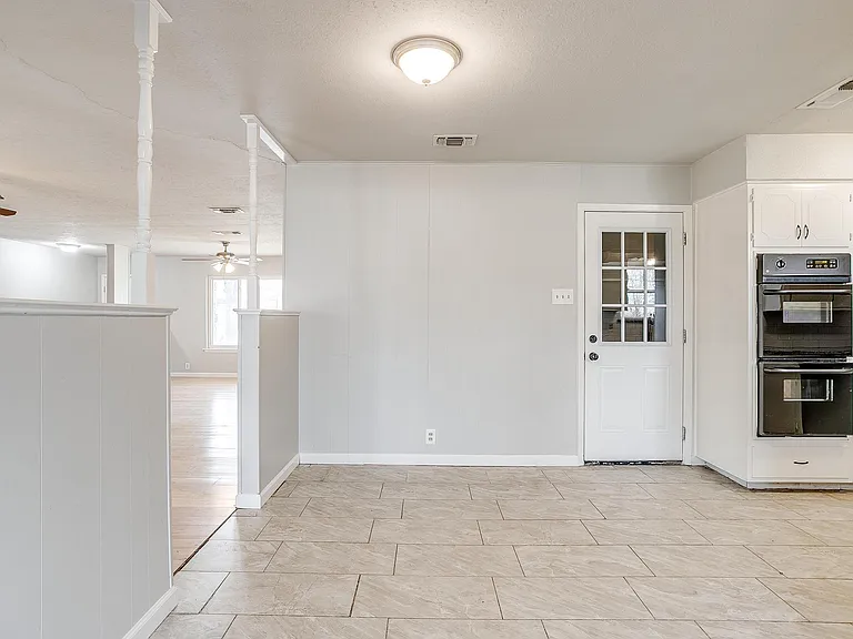 109 SE Dian St — Photo 36