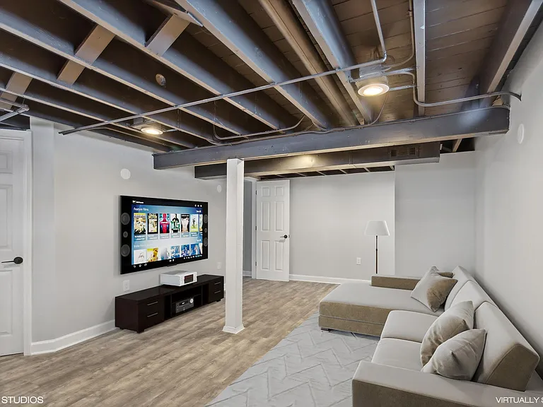 810 S Jackson St — Photo 12