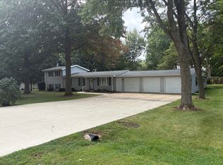 10083 Elizabeth Rd, Bloomington, IL 61705