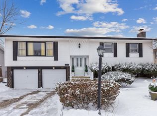 6301 Rio Verde Ave, Oak Forest, IL 60452