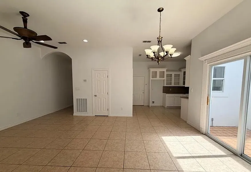 2 bed, 2.5 bath, 1790 sqft, $1,500 — Photo 2