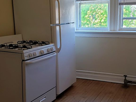3rd image of 1912 E Linnwood Ave APT 6