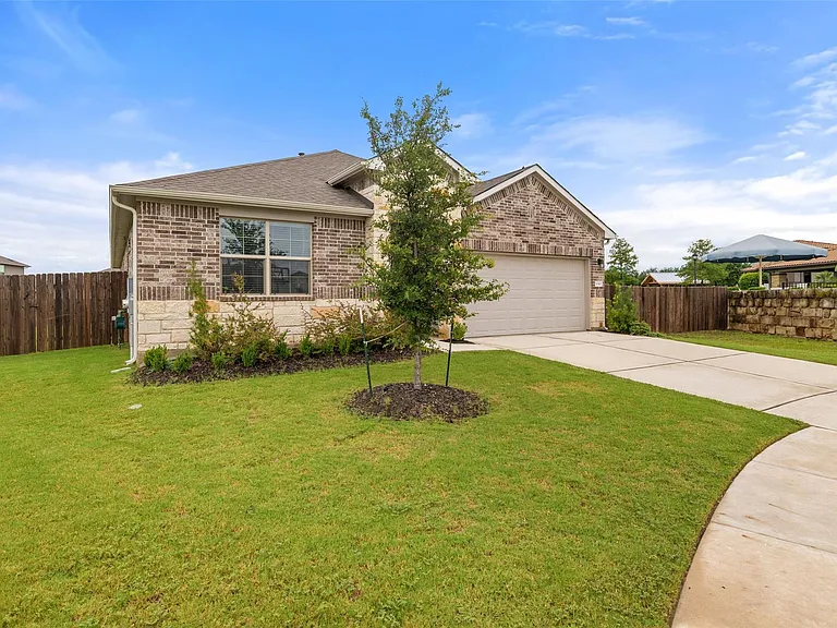 16401 Coratina Dr — Photo 6