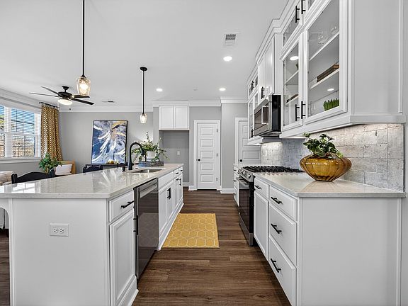 5th image of 1016 Manarola Rd