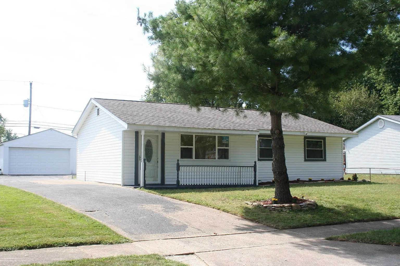 5249 Zimmer Dr photo 1
