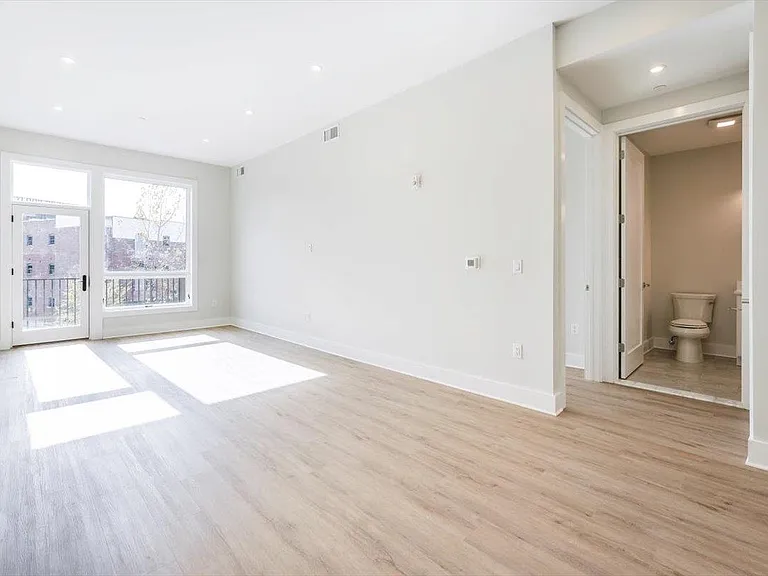 667-665 Grand St #305 — Photo 4