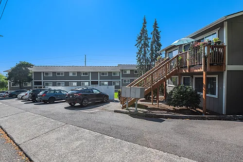 Crestwood Court Apartments Photo 1