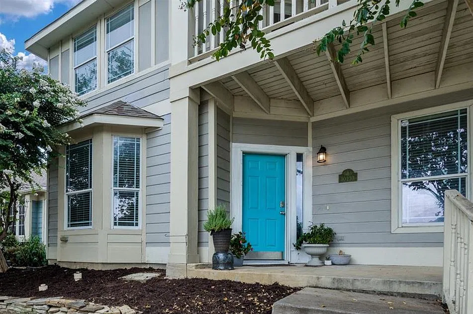 3 bed, 2.5 bath, 2079 sqft, $2,100 — Photo 2
