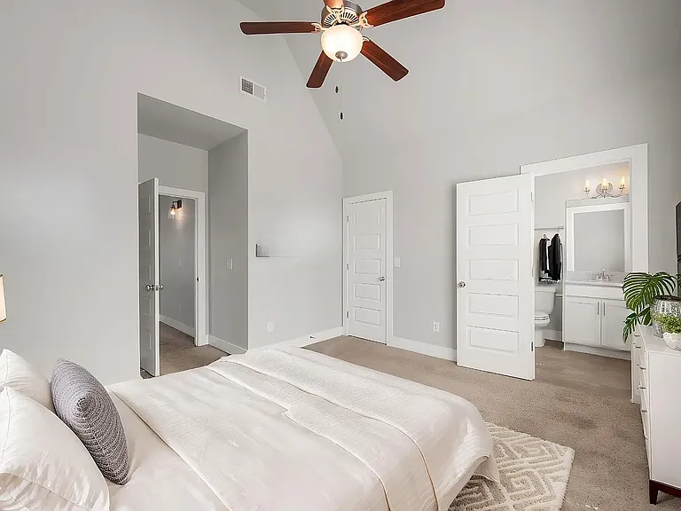 Second bedroom with attached bathroom.
(virtually staged)