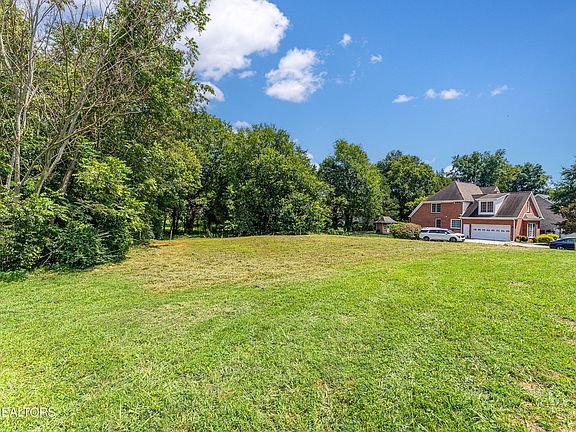 5th image of 7408 Country Meadow Dr