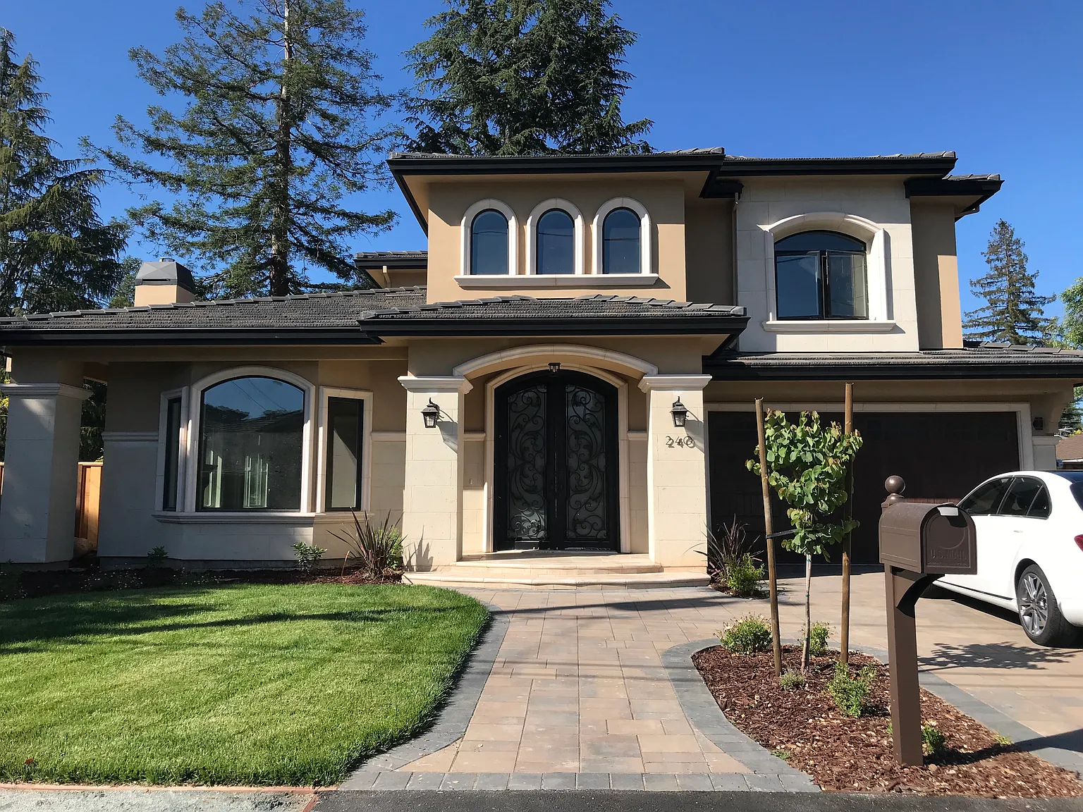 5 bed, 3.5 bath, 2944 sqft, $15,500 — Photo 2