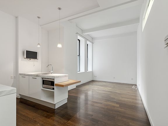 2nd image of 11 E 36th St Suite 504