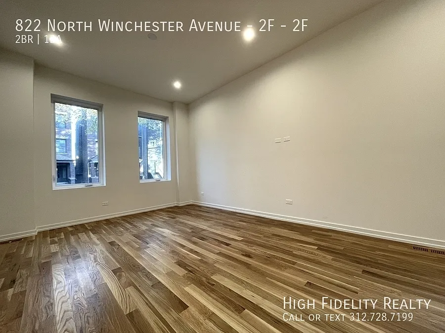 822 N Winchester Ave — Photo 2