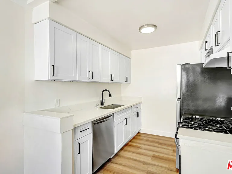 8208 Romaine St #1 — Photo 5