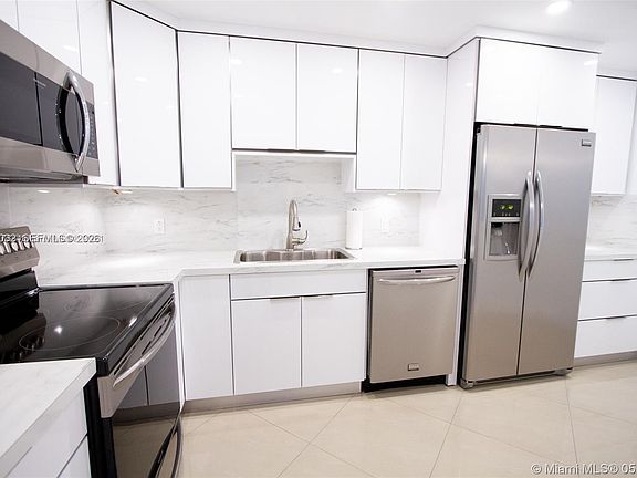 2nd image of 3801 S Ocean Dr #Penthouse 16s