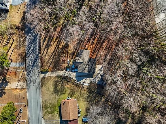4th image of 531 N Elm St