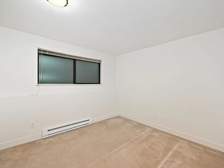 Westwind Apartments — Photo 16