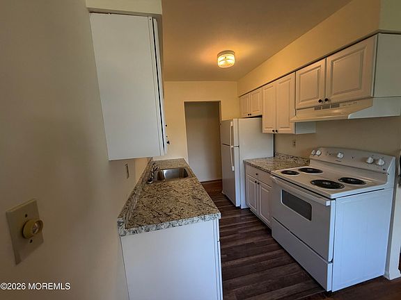 3rd image of 84 Manchester Ct APT E