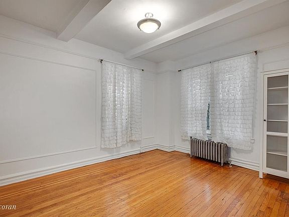 3rd image of 139 W 82nd St #1A