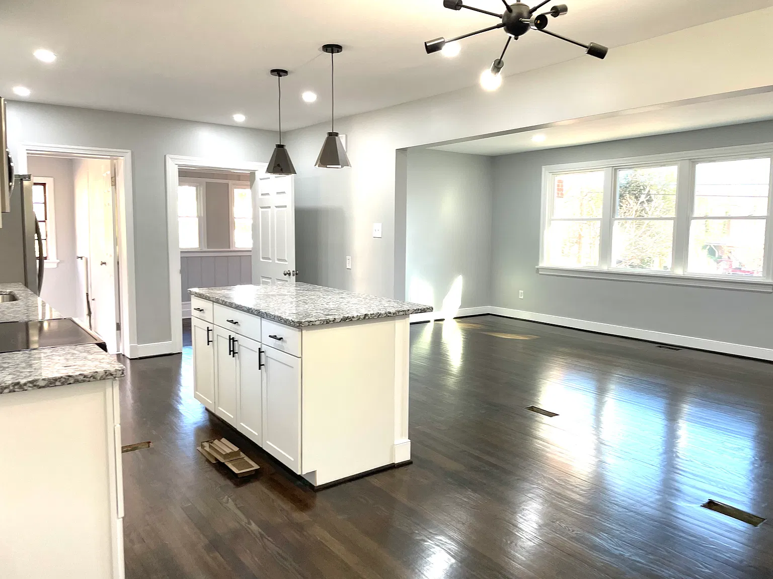 4436 Sherman Rd — Photo 4