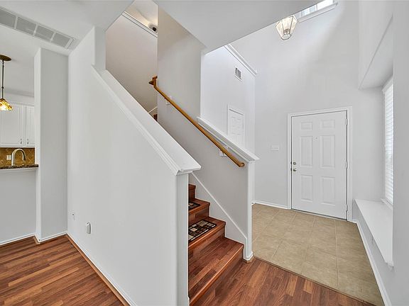 5th image of 35 Ledgestone Pl