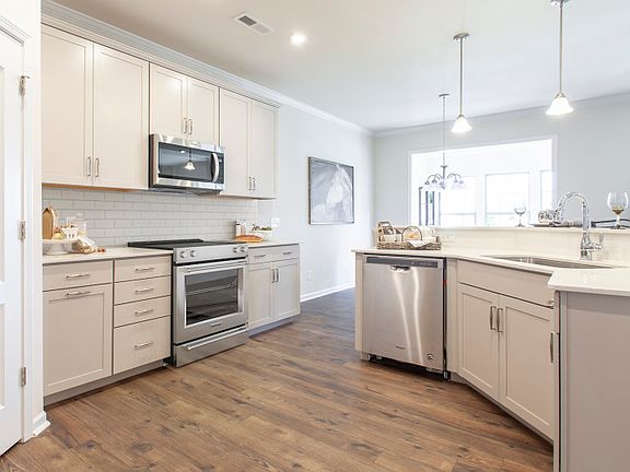 Beautiful Open Kitchen, perfect for entertaining.