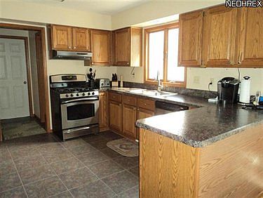 3rd image of 10171 Weathersfield Dr