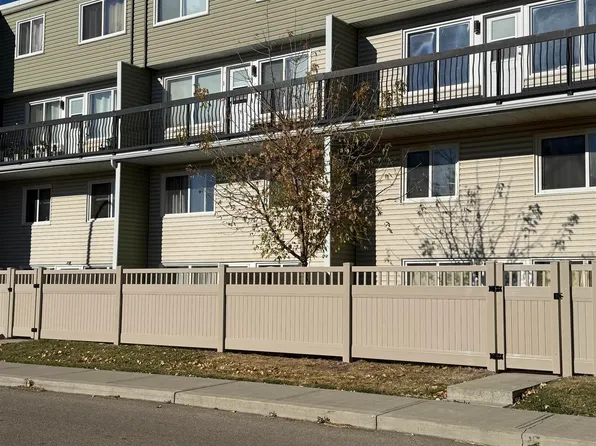 7805 159th St NW #108, Edmonton, AB T5R 2E1