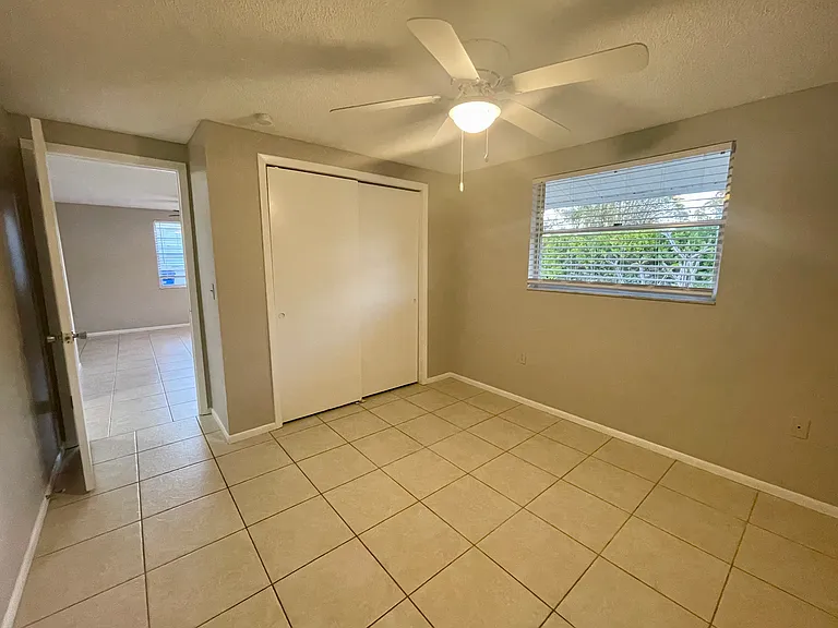 619 Shore Rd — Photo 10