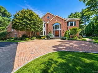 19 Cobblestone Court, Centerport, NY 11721