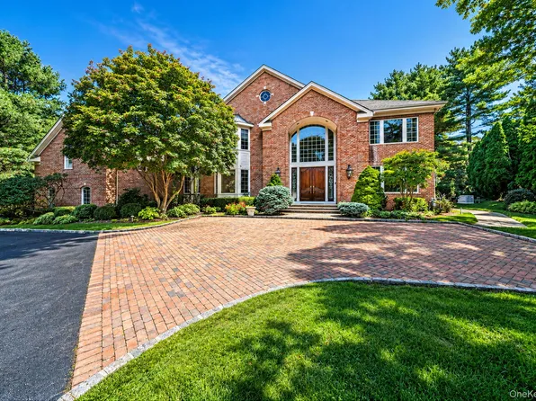 19 Cobblestone Court, Centerport, NY 11721