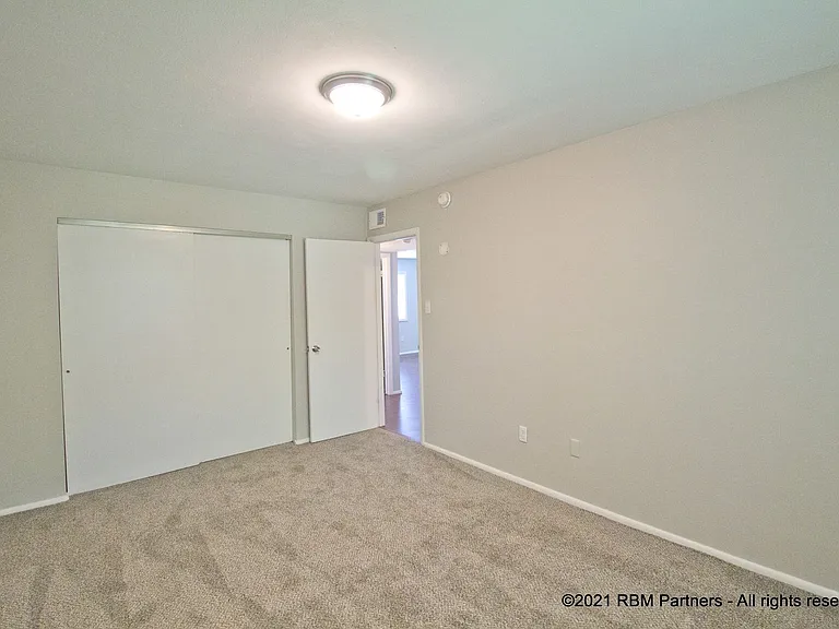 1500-1514 Schiller Ave — Photo 11