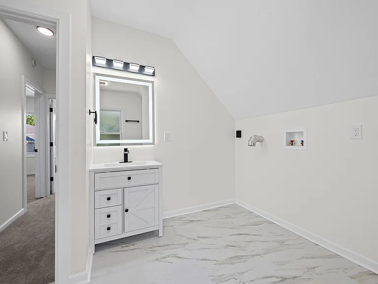12028 Wade Park Ave — Photo 19