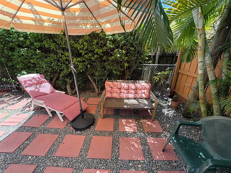 191 NW 17th Ave #3 — Photo 34