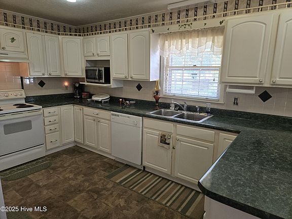 5th image of 1703 Lake Drive