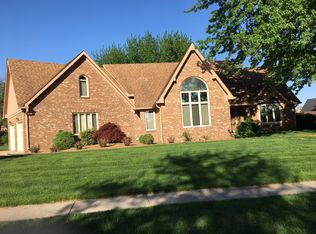 2485 Willow Lake Dr, Greenwood, IN 46143