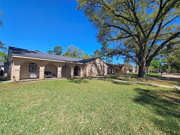 3rd image of 710 Enchanted River Dr