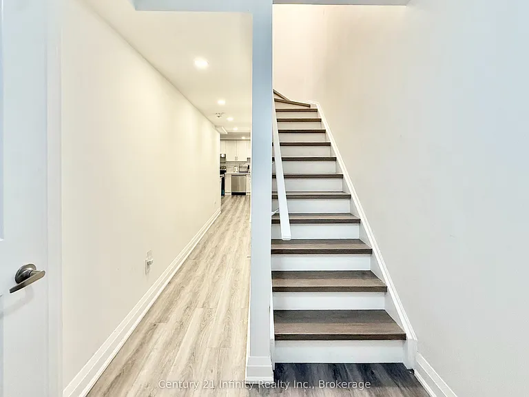 36 Elkington Cres #2 — Photo 18