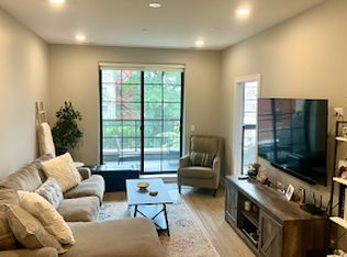 3118 N Greenview Ave #202, Chicago, IL 60657