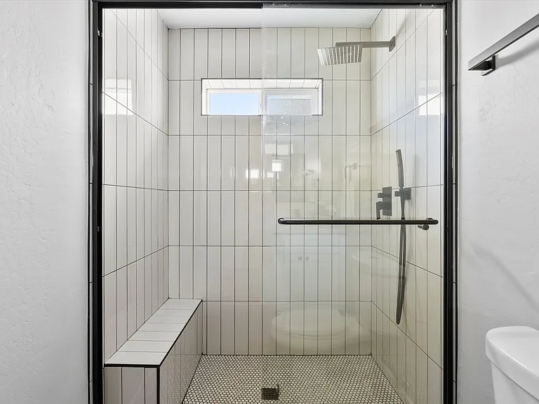 2551 E Broadway Rd — Photo 17